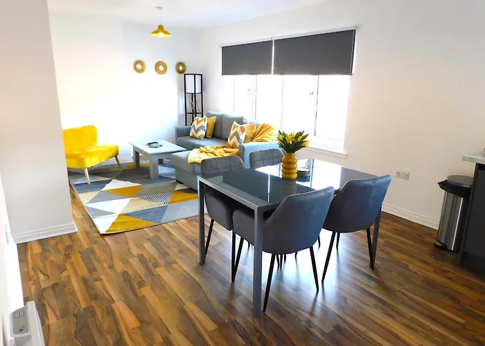 Newly Refurbished 2 Bedroom Apartment Close To Station And Local Amenities