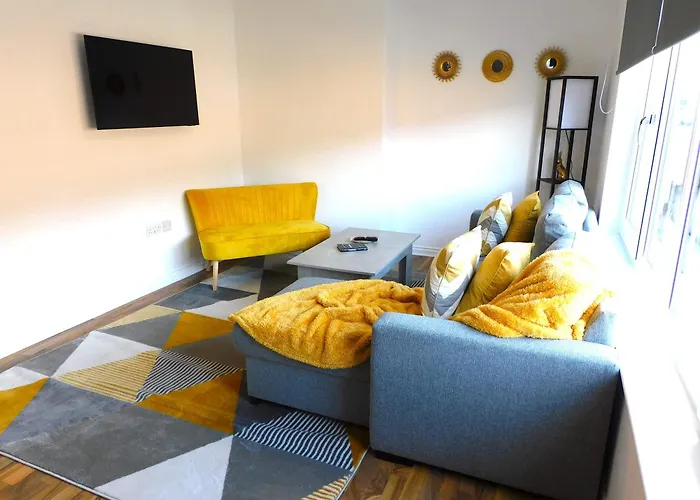 Newly Refurbished 2 Bedroom Apartment Close To Station And Local Amenities