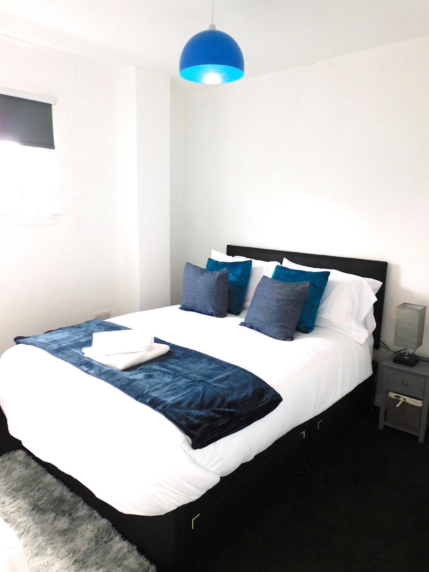 Newly Refurbished 2 Bedroom Close To Station And Local Amenities * Hamilton