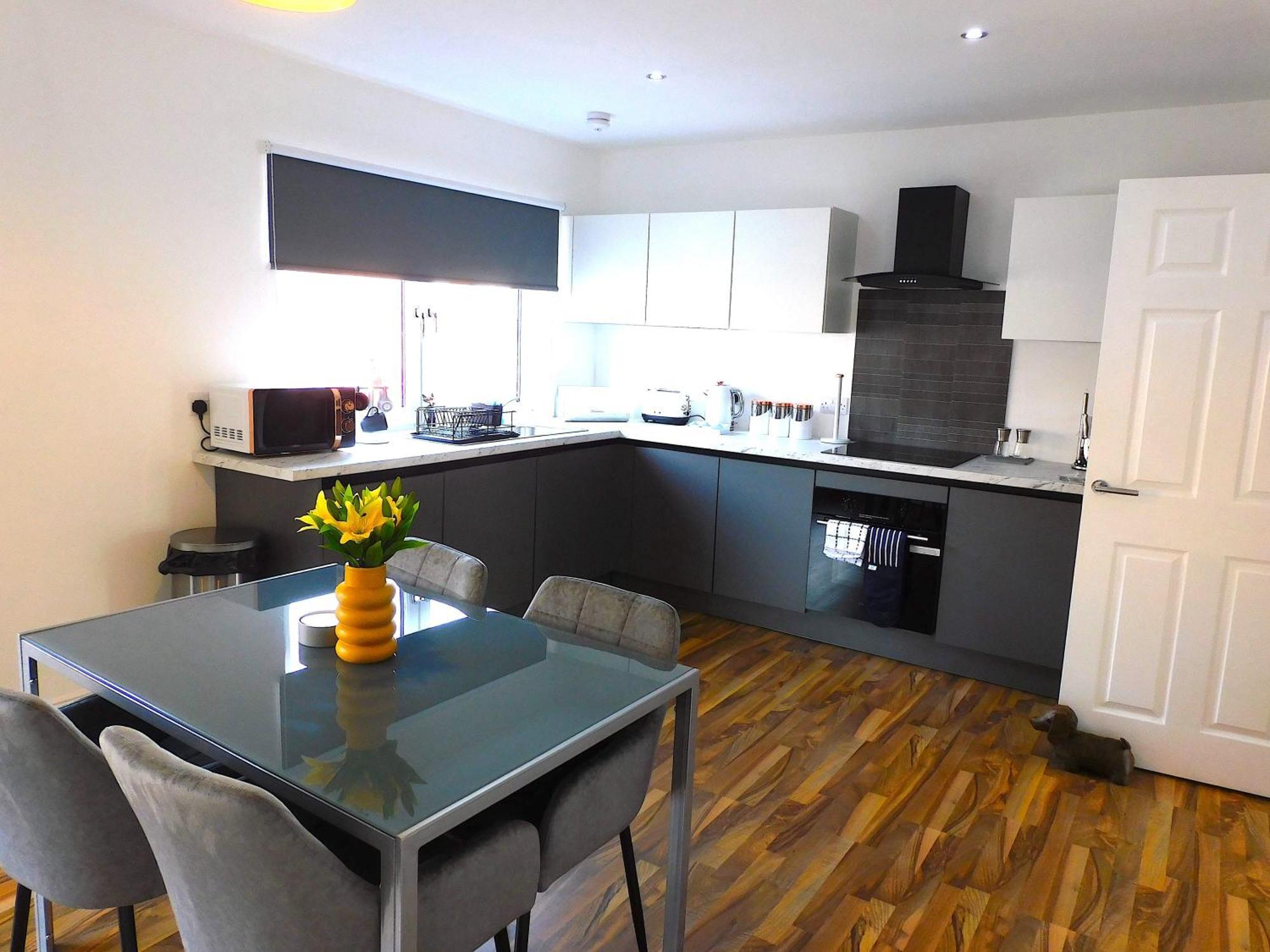 Newly Refurbished 2 Bedroom Close To Station And Local Amenities Hamilton