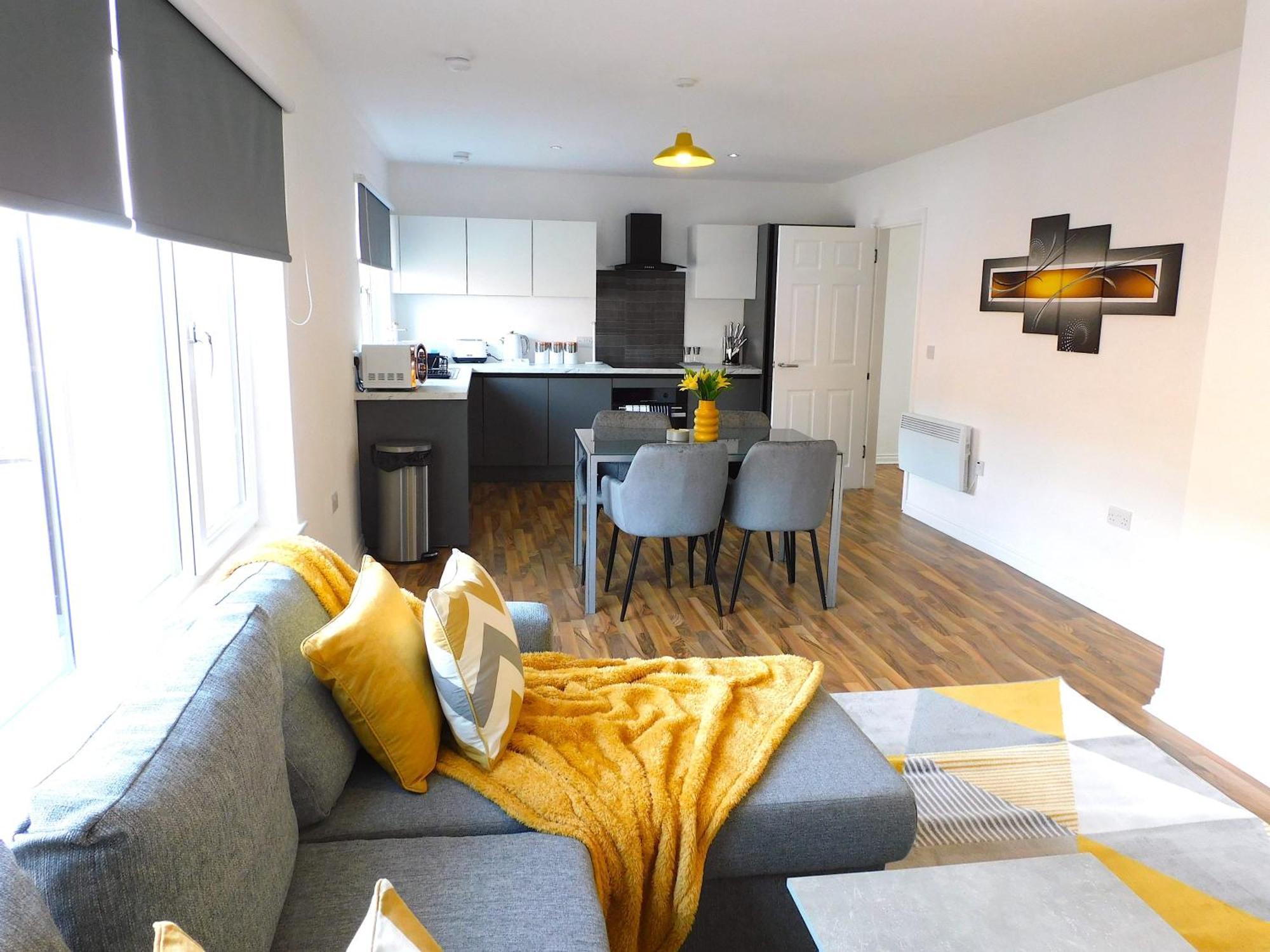 Newly Refurbished 2 Bedroom Close To Station And Local Amenities * Hamilton