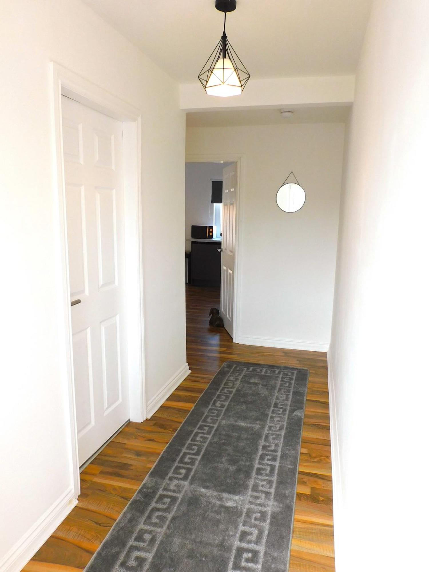 Newly Refurbished 2 Bedroom Close To Station And Local Amenities Hamilton